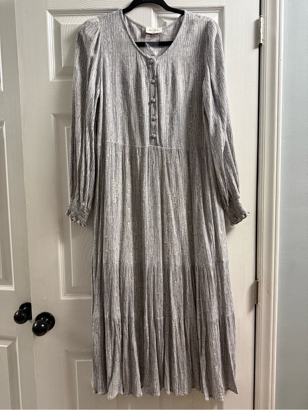 🆕 Aura Long Sleeve Tiered Maxi Dress Size Small